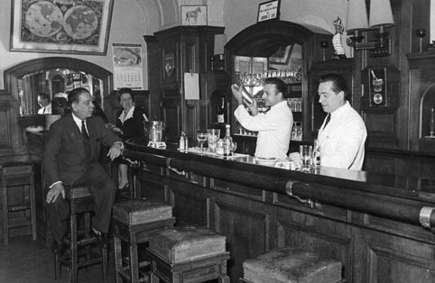 Le Forum, bar cocktails légendaire à Paris (vidéo)