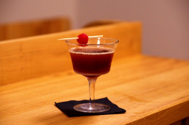 Cocktail "Dark & Berry" // © Infosbar.com