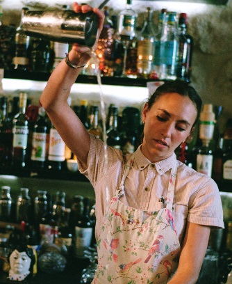 Bartenders at work by Infosbar : Le CV Express de Keila Urzaiz de Calignon