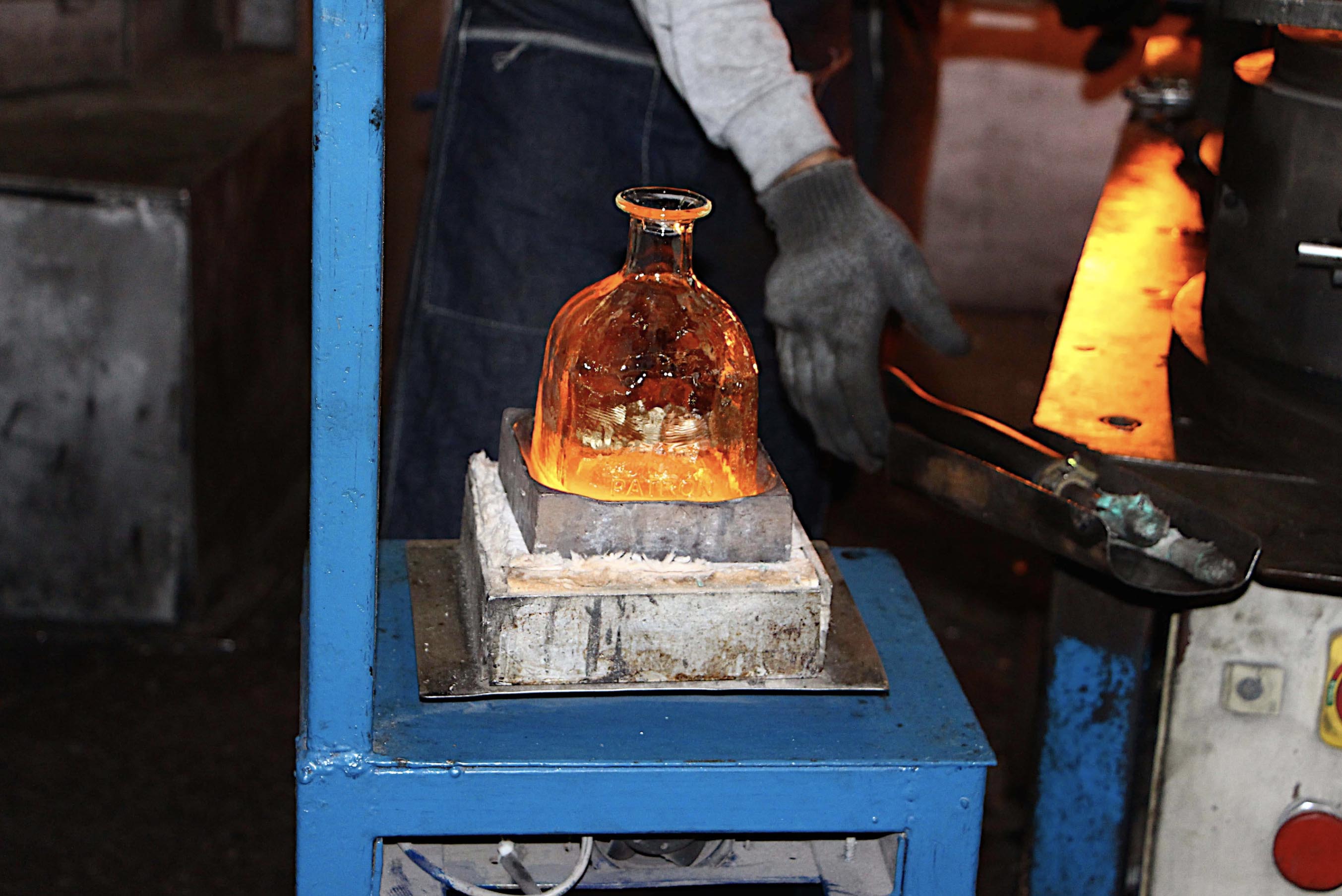 Usine de production de bouteilles Patròn à base de verre recyclé au Mexique © Infosbar