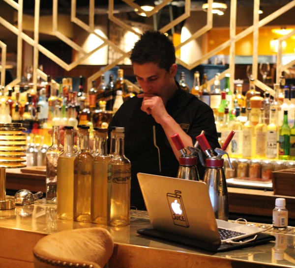 Bartenders at work by Infosbar : le CV express de Kevin Ligot