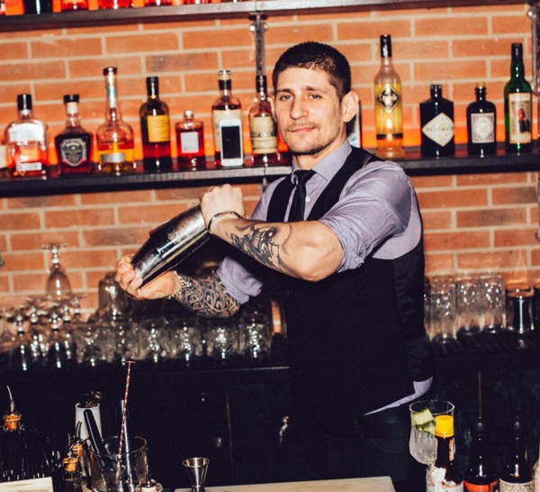 Bartenders at work by Infosbar : le CV express de Mark Bourguet