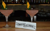 Diane Vandenbroucke présente son cocktail «Smoking Allowed» à La Candelaria et au Red House